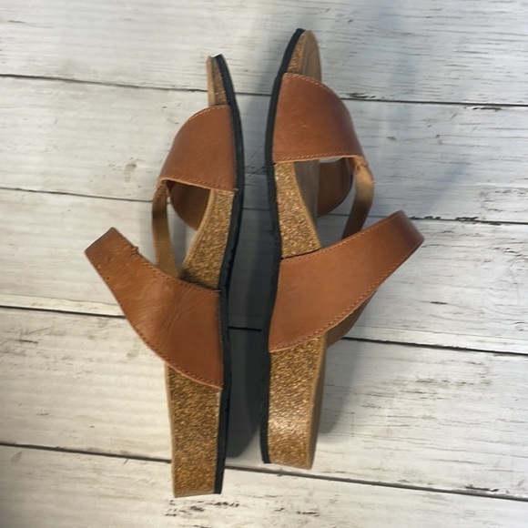 Vionic Pamplona Tan Leather Slide Sandal - Picture 5 of 12